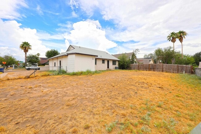 Building Photo - 102 St Pierre Ln