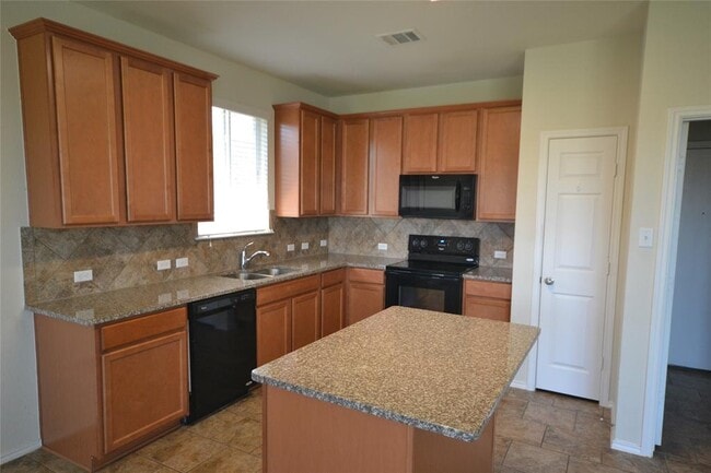 Building Photo - 104 Sierra Mar Lp