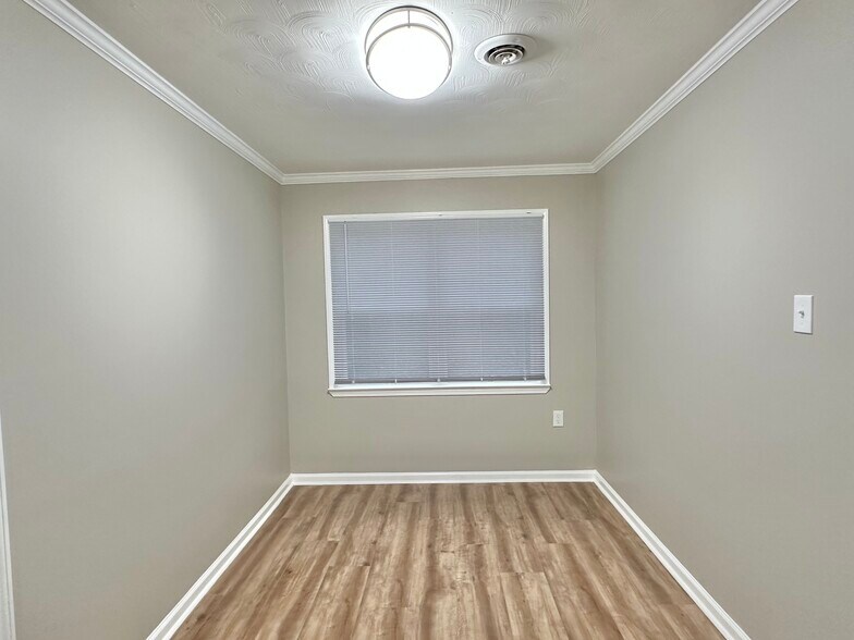 Building Photo - 3756 Vanderwood Dr