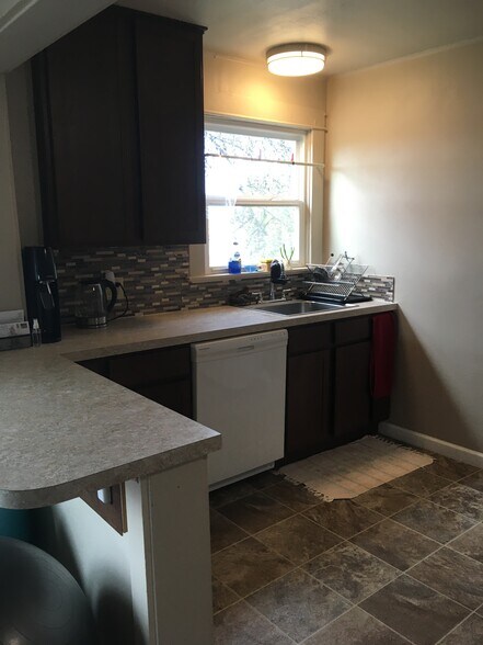 kitchen - 908 4th Ave E