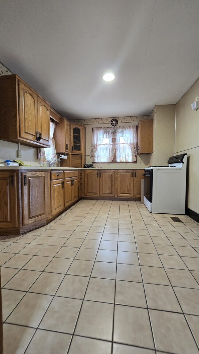 Building Photo - 609 Oak Hill Ave