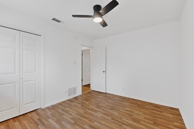 Building Photo - 9807 Dallum Dr