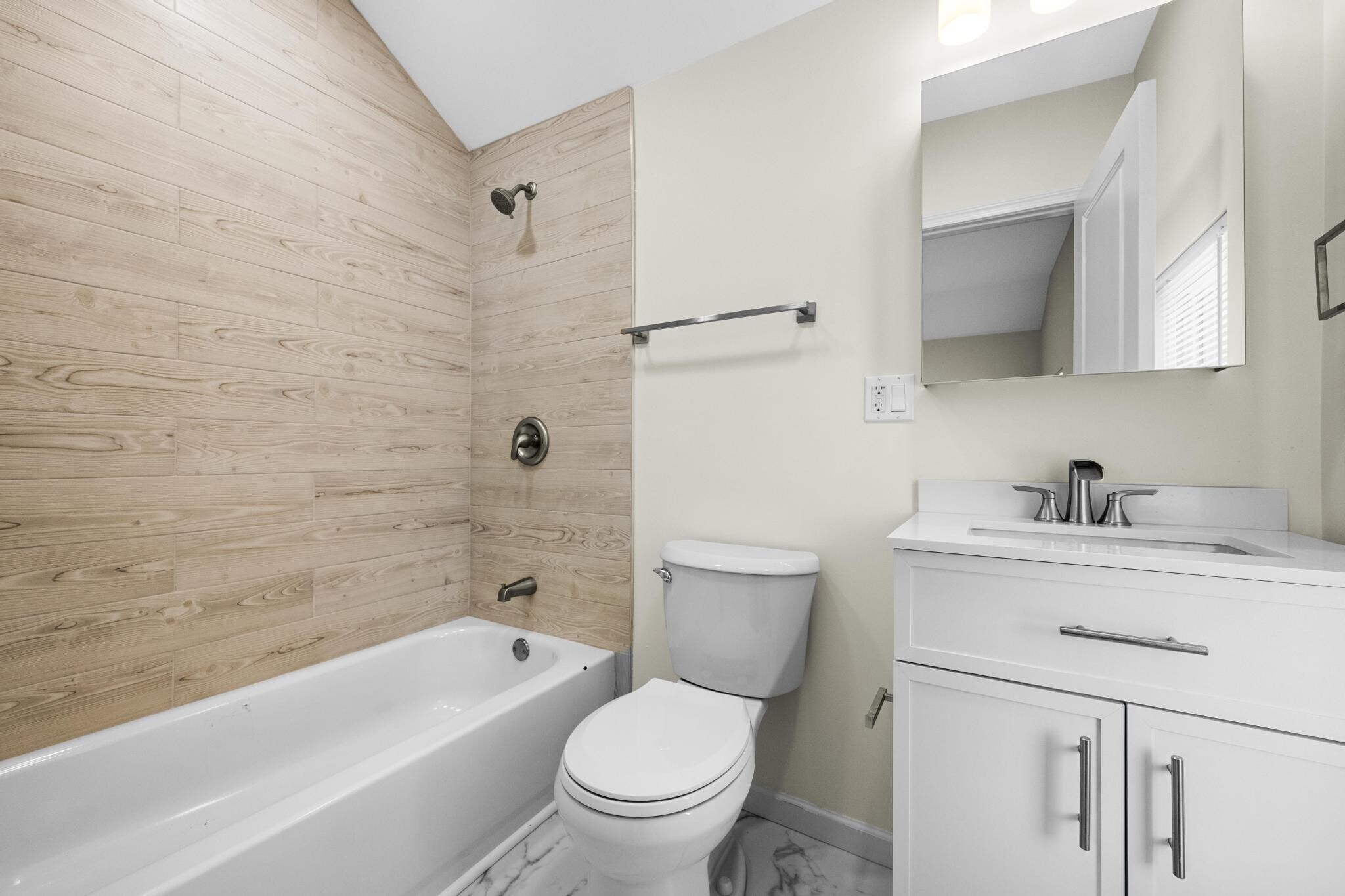 Building Photo - 346 Bennett St