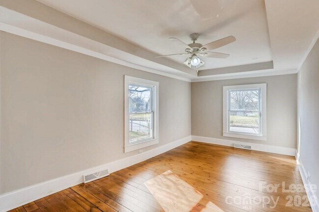 Building Photo - 503 N Church St