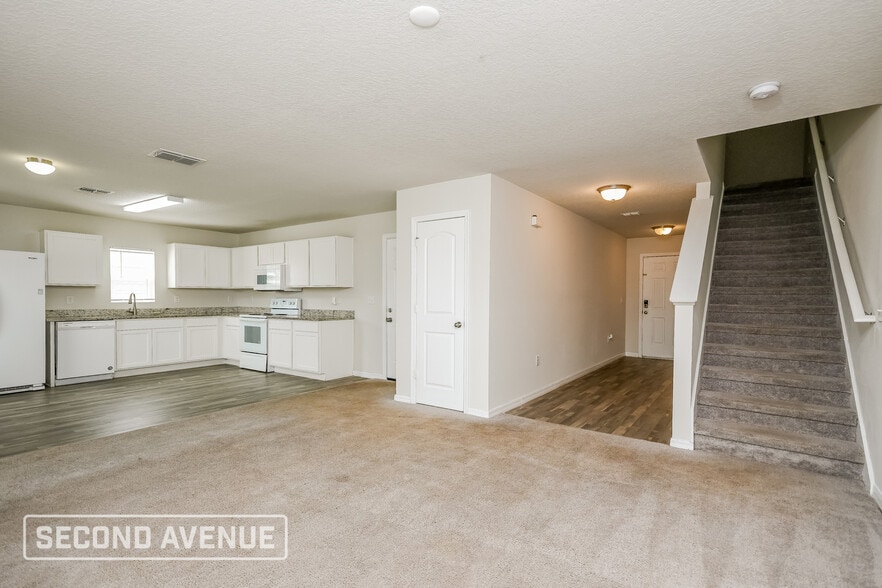 Building Photo - 106 Tulip Ln