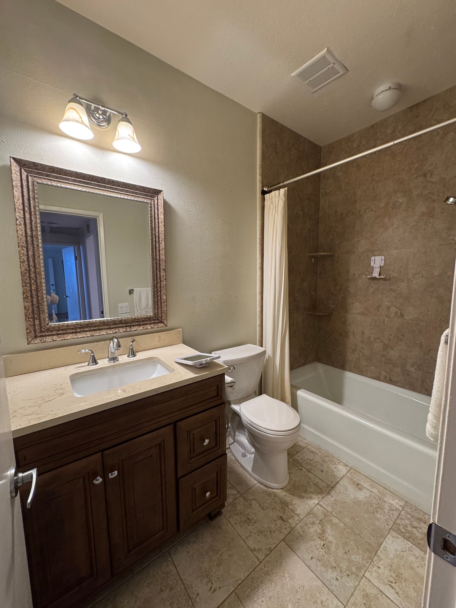 Guest bath - 11077 Palms Blvd