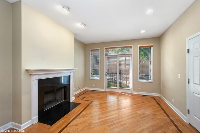 Building Photo - 882 W Lill Ave