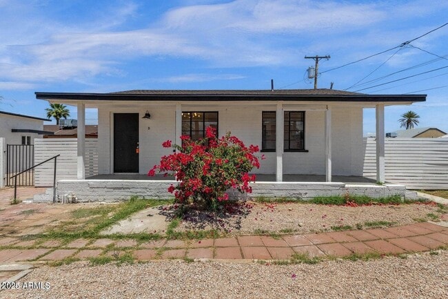 Building Photo - 325 N 18th Dr