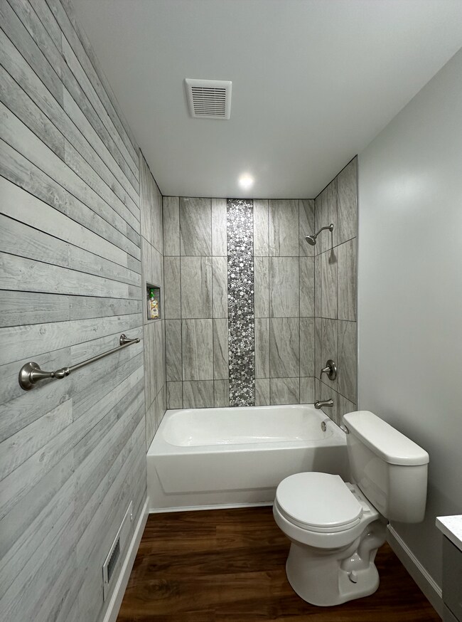 Building Photo - 425 Cold Spring Rd