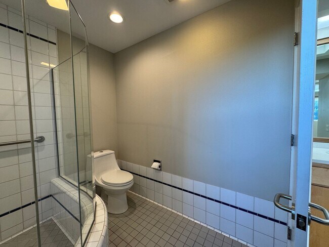 Building Photo - Breathtaking views of Chuckanut Bay!!