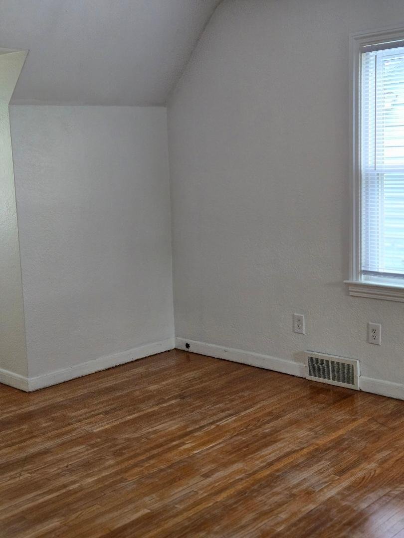 Building Photo - 1639 Hagley Rd
