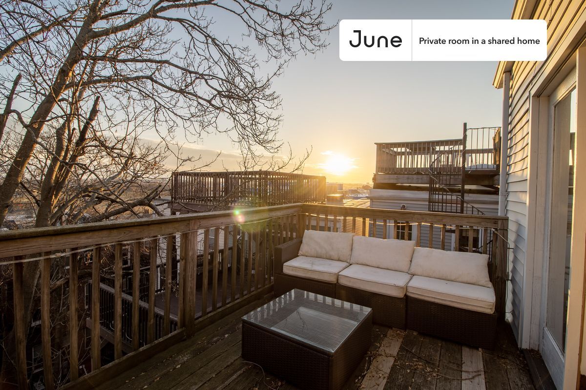 Building Photo - Room in Shared 5 bed/2 bath home