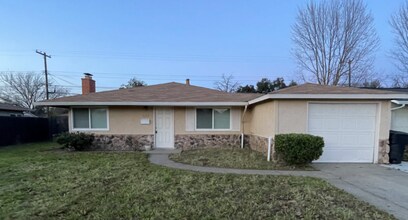 Building Photo - ADORABLE Arden Arcade 2/1 + Bonus Room!  (Please reference entire ad for viewings)