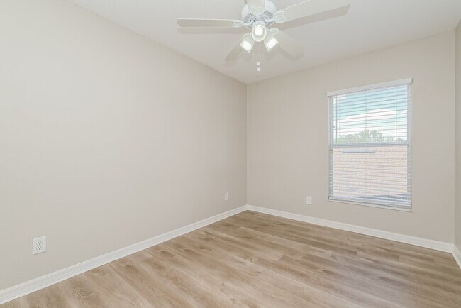 Building Photo - 8545 Deer Chase Dr