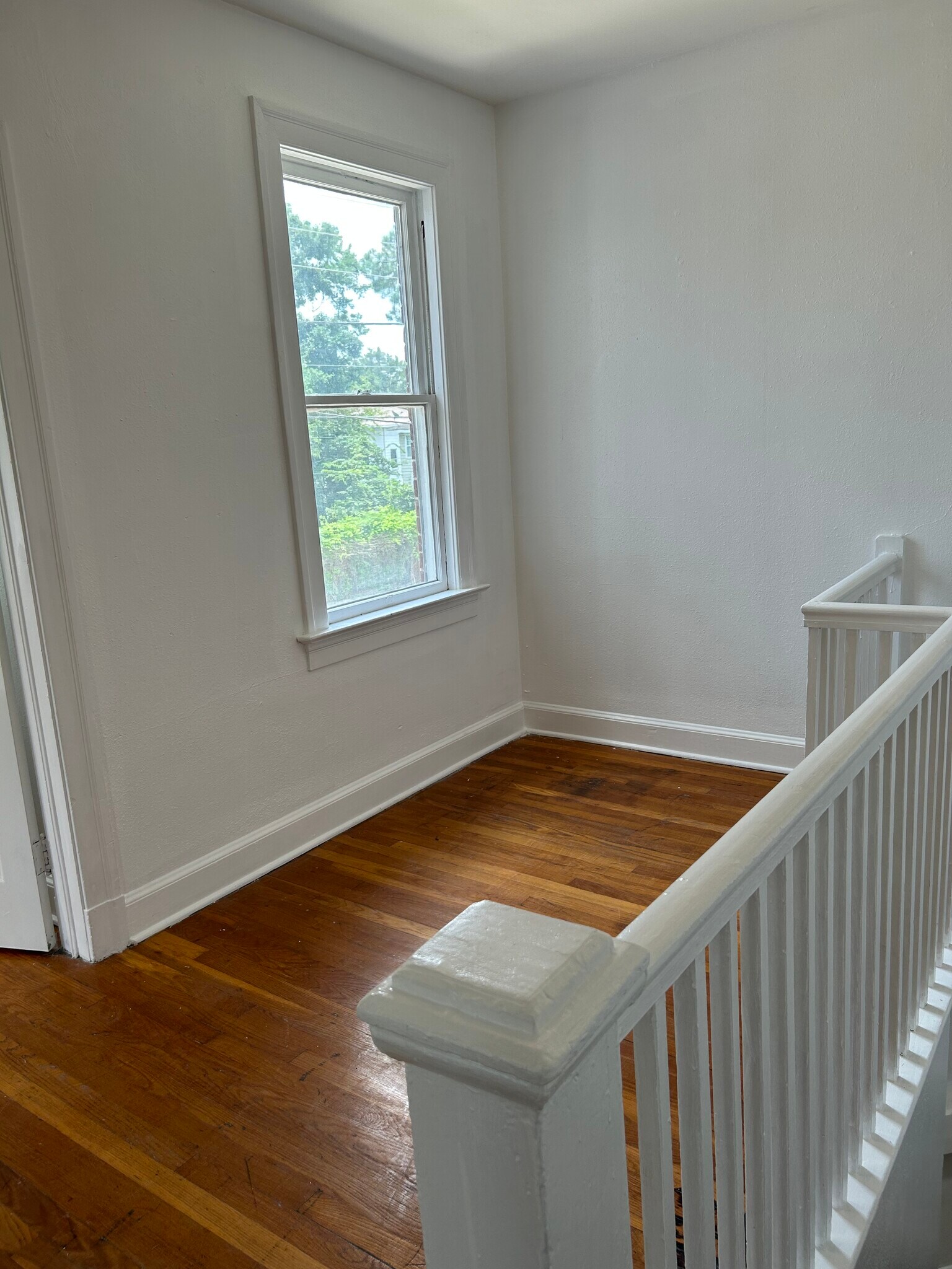 landing/ extra office space - 768 Acosta St