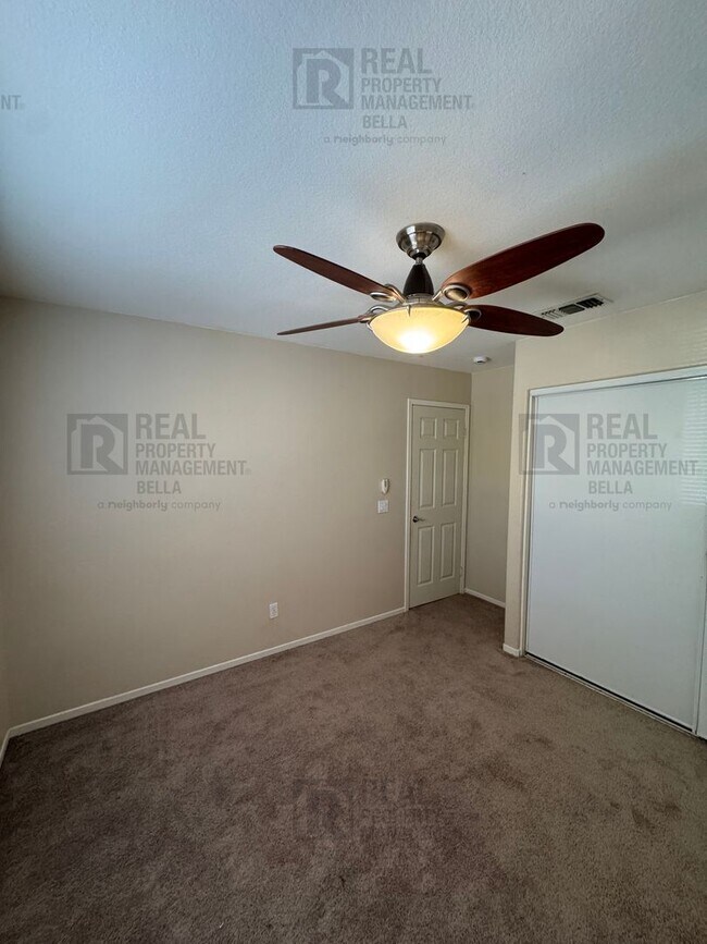 Building Photo - Spacious & Stylish 5-Bed, 3-Bath Home in Prime Murrieta Location