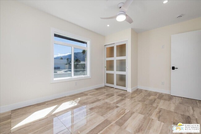 Building Photo - 372 E Molino Rd