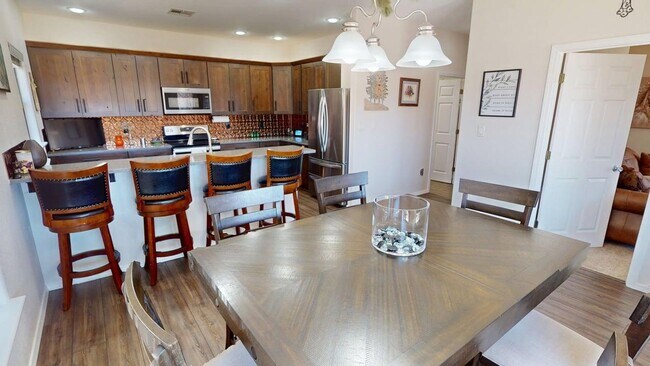 Building Photo - 3-Bedroom/2.5-Bathroom in Alamogordo, NM