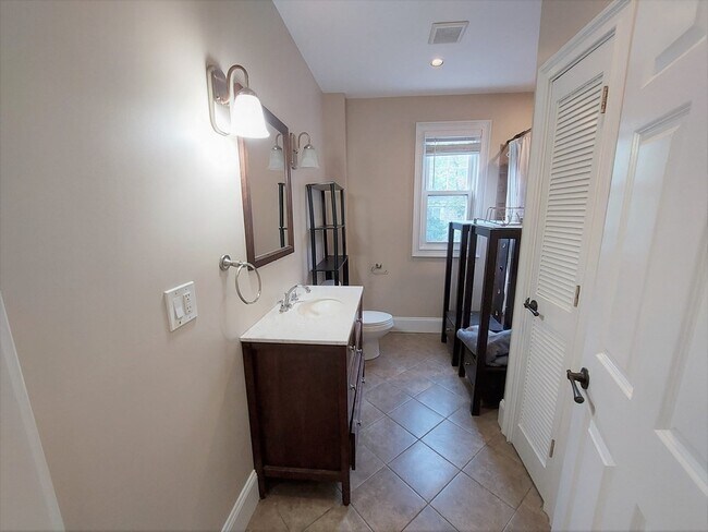 Building Photo - 55 Crawford St