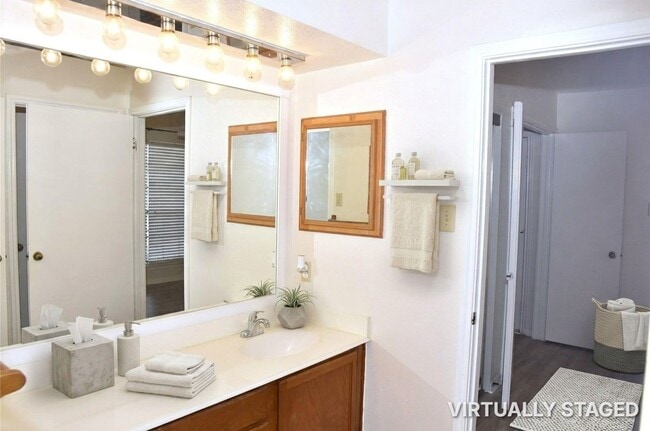 Building Photo - 2121 El Paseo St