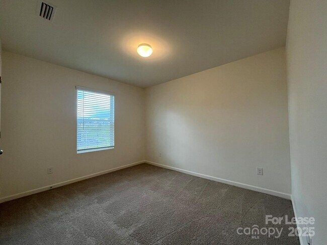 Building Photo - 4060 Beacon Ave