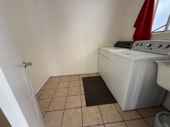 Building Photo - Cozy 2 bedroom 1 bath