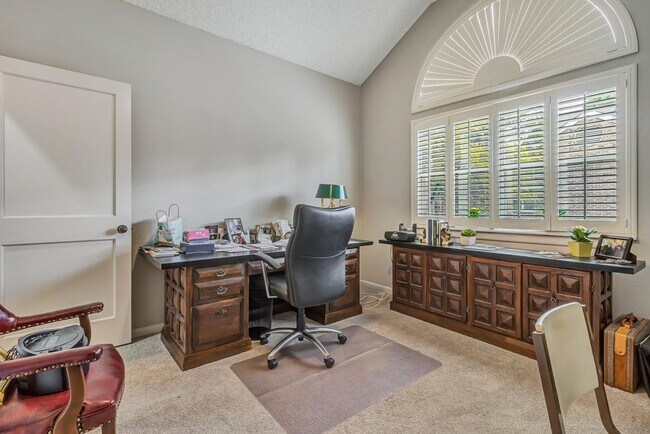 Building Photo - LUXURY 3-BEDROOM TOWNHOME IN ALAMO HEIGHTS