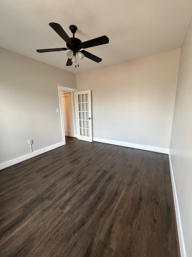 Building Photo - 122 W 39th St