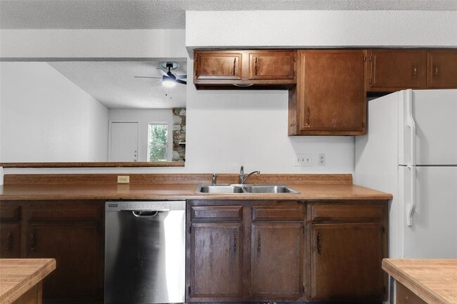 Building Photo - 656 Mairo St