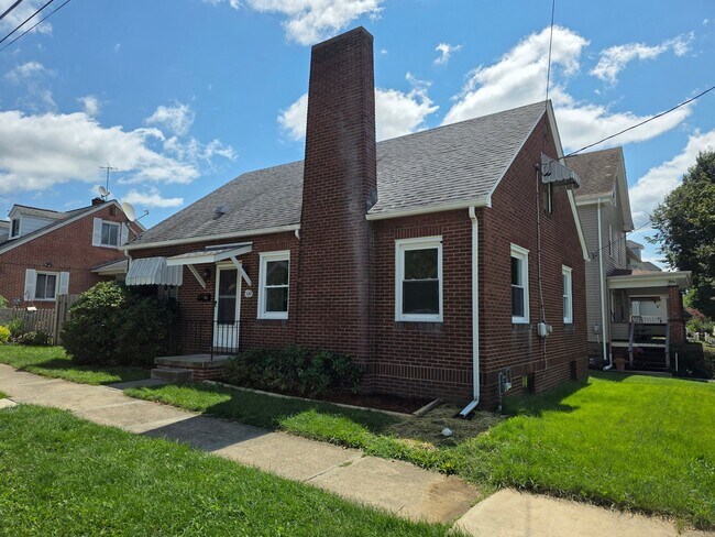 Building Photo - 530 Brandon St