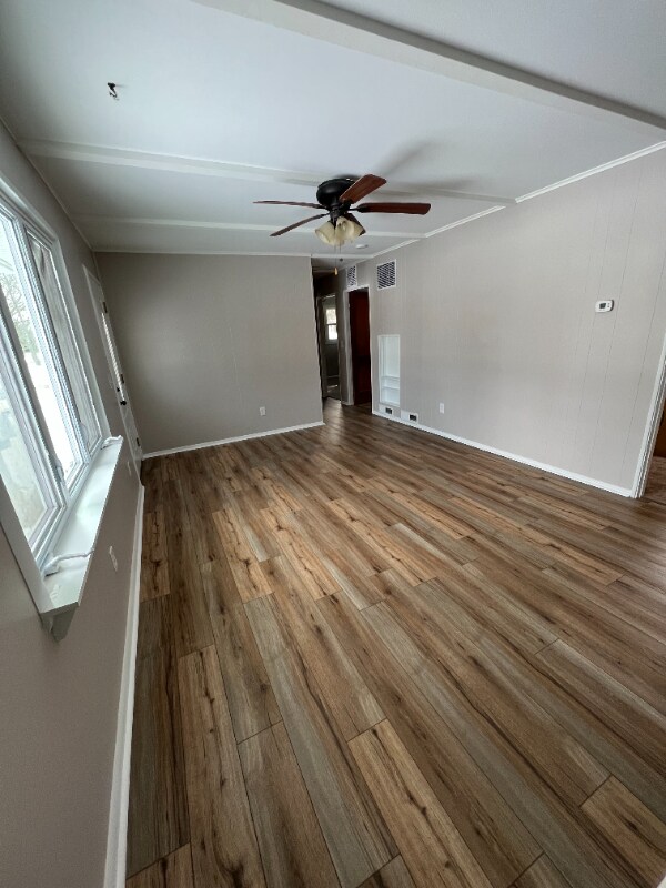 Building Photo - 209 Iroquois St