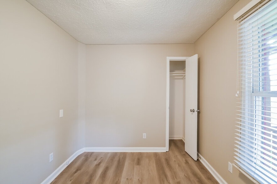 Building Photo - 4825 Manker St
