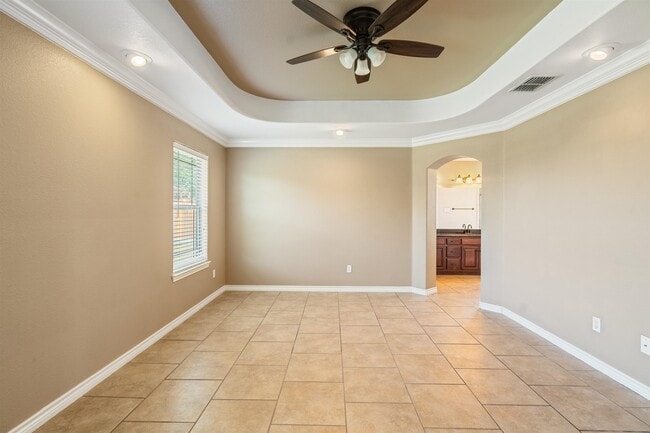 Building Photo - 102 Yellowstone Dr