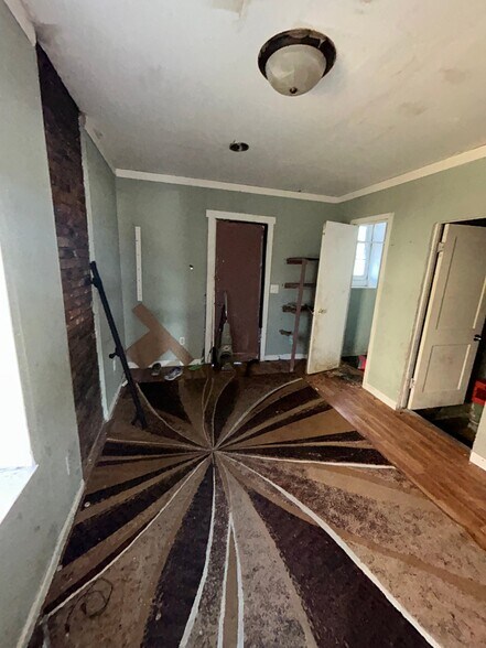 Building Photo - 3819 Kossuth Ave