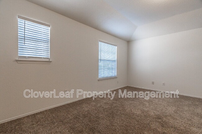Building Photo - 446 S Water Ln