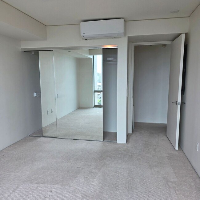 Building Photo - Capital Place One Bedroom Condo