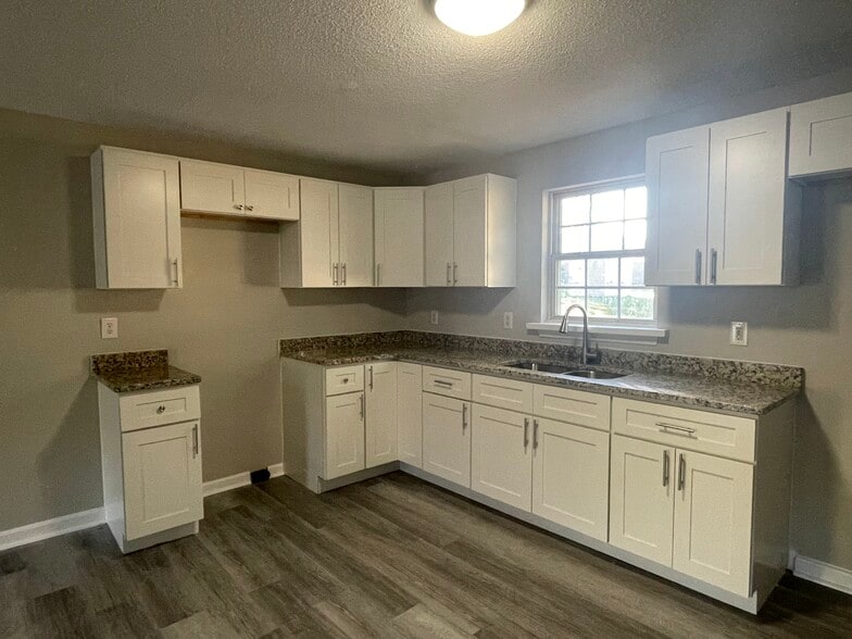 Kitchen - 714 Irene Ave