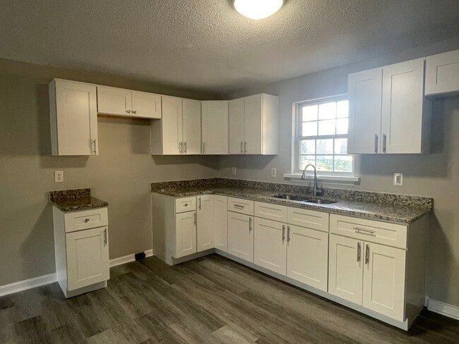 Kitchen - 714 Irene Ave