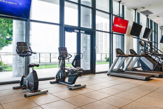 Building Photo - 1600 NE 1st Ct