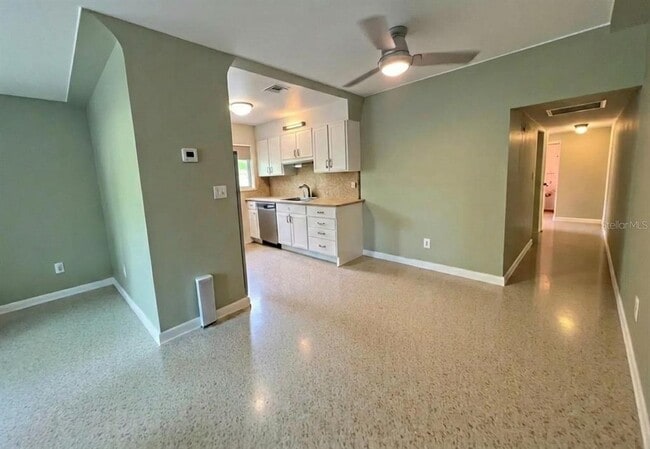 Building Photo - 811 26th Ave N