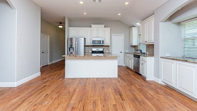Building Photo - 912 Tara Dr