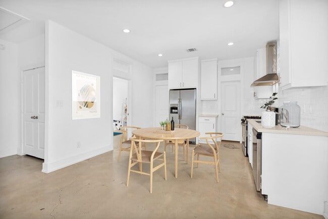 Building Photo - 603 Edgewood St