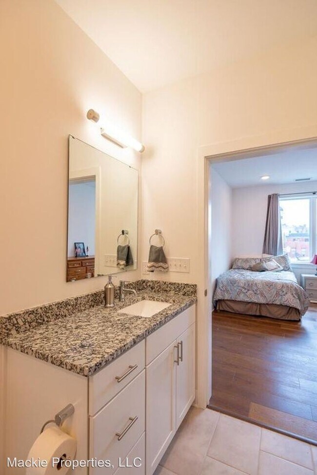 Building Photo - 2 br, 2.5 bath House - 304 West Kirkwood #308