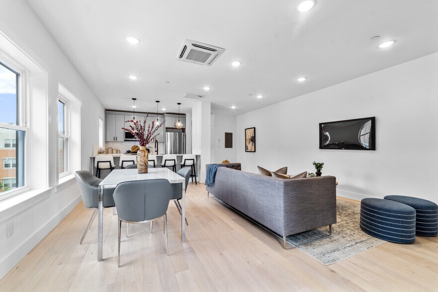 Building Photo - 208 Spencer Ave