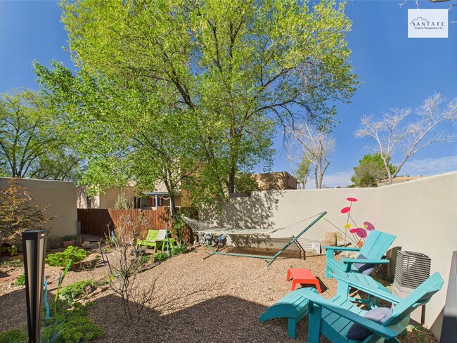 Building Photo - Beautifully Furnished and Equipped Propert...