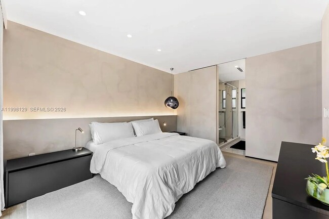 Building Photo - 445 NE 76th St