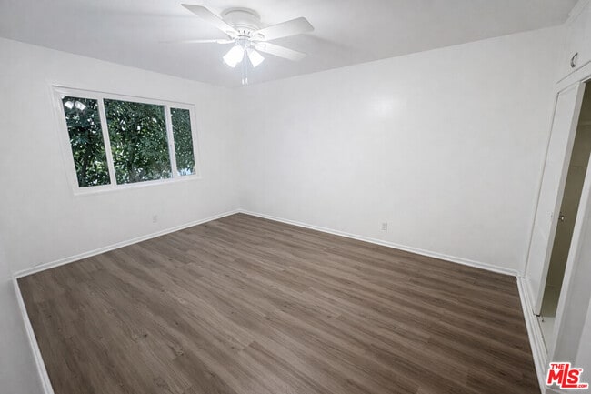 Building Photo - 447 S Palm Dr