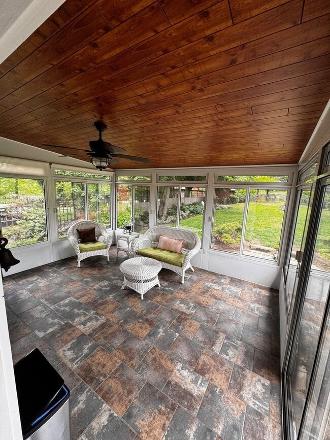 Building Photo - Charming 3-Bedroom Home in Desirable Allis...