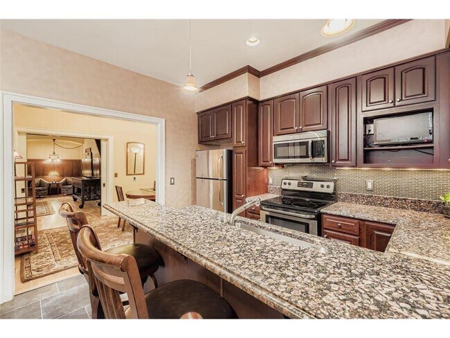 Building Photo - 2219 Pillsbury Ave