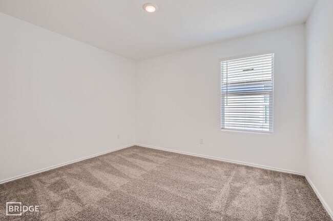 Building Photo - 2408 Lake Hls